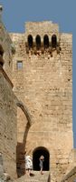 Bretèche van het kasteeltje van toegang van de vesting van Lindos in Rhodos. Klikken om het beeld te vergroten.