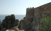 Omloop van het westen van de vesting van Lindos in Rhodos. Klikken om het beeld te vergroten.