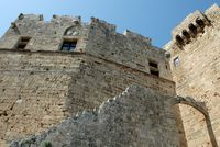 Caditoia della fortezza di Lindos a Rodi. Clicca per ingrandire l'immagine.