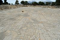 Le palais de Phaistos en Crète. La cour centrale. Cliquer pour agrandir l'image.