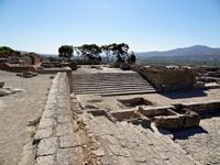 Le palais de Phaistos en Crète. Le sanctuaire tripartite du vieux palais (auteur Olaf Tausch). Cliquer pour agrandir l'image.