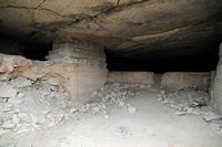 La ville de Mirès en Crète. La petite grotte en labyrinthe de Roufas. Cliquer pour agrandir l'image.