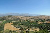 La ville de Mirès en Crète. L'ouest de la plaine de la Messara vu depuis Faistos. Cliquer pour agrandir l'image.