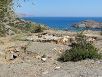 La ville de Mirès en Crète. Le site archéologique de Lasaia et l'îlot de Trafos (auteur Olaf Tausch). Cliquer pour agrandir l'image.