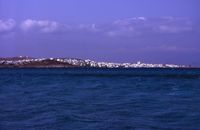La ville de Naoussa à Paros. Le village vu depuis la mer. Cliquer pour agrandir l'image.