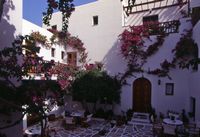La ville de Naoussa à Paros. L'hôtel Kalypso. Cliquer pour agrandir l'image.