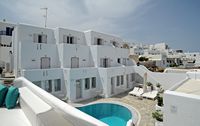 La ville de Naoussa à Paros. L'hôtel Kanale. Cliquer pour agrandir l'image.