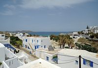 La ville de Naoussa à Paros. Vue à partir de l'hôtel Kanale. Cliquer pour agrandir l'image.