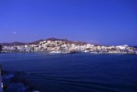 La ville de Parikia à Paros. Le port. Cliquer pour agrandir l'image.