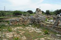La ville de Pérama en Crète. Pastophoria nord des ruines de la basilique Sainte-Sophie de Panormos. Cliquer pour agrandir l'image.
