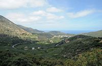 La ville de Pérama en Crète. Le village de Sissès vu de la route d'Alidès. Cliquer pour agrandir l'image.