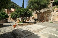 La ville de Pérama en Crète. Fontaine du monastère de Vossakos. Cliquer pour agrandir l'image.
