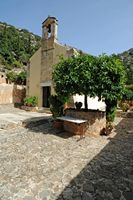 La ville de Pérama en Crète. Façade de l'église du monastère de Vossakos. Cliquer pour agrandir l'image.