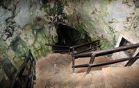 La ville de Pérama en Crète. Escalier de la grotte de Mélidoni. Cliquer pour agrandir l'image.