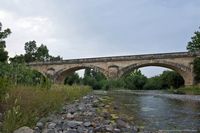 La ville de Platanias en Crète. Le pont sur la rivière Keritis à Alikianos en 2011 (auteur Y. Skoulas, GNTO). Cliquer pour agrandir l'image.