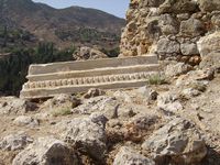 Misschien fragment van de tempel van Déméter aan Paléo Pyli op het eiland Kos (auteur Tedmek). Klikken om het beeld te vergroten.
