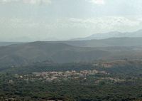 Le canton de Réthymnon en Crète. Chromonastiri vu depuis le pied du mont Vrysinas. Cliquer pour agrandir l'image.