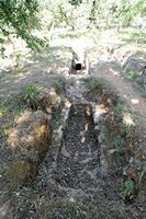 Le canton de Réthymnon en Crète. Un couloir de caveau inachevé de la nécropole d'Arméni. Cliquer pour agrandir l'image.