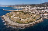 La forteresse de Réthymnon en Crète. Vue aérienne (auteur C. Messier). Cliquer pour agrandir l'image.