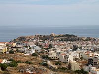 La forteresse de Réthymnon en Crète. La forteresse vue depuis la colline d'Agios Athanasios (auteur Olaf Tausch). Cliquer pour agrandir l'image.