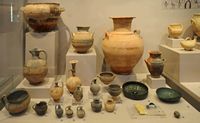 Le musée archéologique de Réthymnon en Crète. Poteries funéraires de l'époque géométrique. Cliquer pour agrandir l'image.