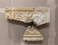 Le musée archéologique de Réthymnon en Crète. Fragment du sarcophage de la famille Zangarolo dans l'église de Zoodochos Pigi à Prinos (auteur Tomisti). Cliquer pour agrandir l'image.
