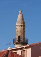La vieille ville de Réthymnon en Crète. Le minaret de la mosquée de la sultane validé (auteur C. Messier). Cliquer pour agrandir l'image.