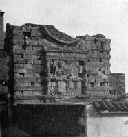 La vieille ville de Réthymnon en Crète. Ruine de la Tour de l'horloge photographiée par Giuseppe Gerola vers 1902. Cliquer pour agrandir l'image.
