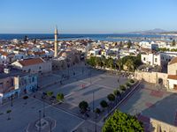 La vieille ville de Réthymnon en Crète. Vue aérienne de la Place de l'Asie mineure (auteur C. Messier). Cliquer pour agrandir l'image.