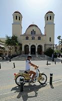 La ville de Réthymnon en Crète. L'église des Quatre-Martyrs. Cliquer pour agrandir l'image.