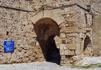 Porte d'Acandia des fortifications de Rhodes. Cliquer pour agrandir l'image.