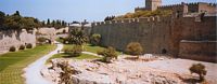 Zanjas de las fortificaciones de Rodas. Haga clic para ampliar la imagen.
