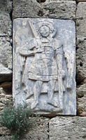 Bas-reliefs près de la Tour Saint-Pierre des fortifications de Rhodes. Cliquer pour agrandir l'image.