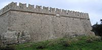 Het bastion Heilig-Georges van de vestingwerken van Rhodos. Klikken om het beeld te vergroten.