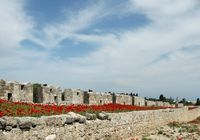 Remparts des fortifications de Rhodes entre Porte des Canons et porte d'Amboise. Cliquer pour agrandir l'image.