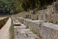 Stadium van de antieke stad Rhodos. Klikken om het beeld te vergroten.