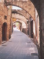 La ville médiévale de Rhodes. Ruelle de Rhodes. Cliquer pour agrandir l'image.