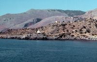 Les gorges de Samaria en Crète. Depuis le bateau de Hora Sfakion aux gorges de Samaria. Cliquer pour agrandir l'image.