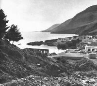 La ville de Sfakia en Crète. Le port de Chora Sfakion en 1950 (auteur Claude Dervenn). Cliquer pour agrandir l'image.