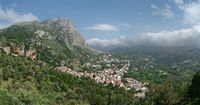 La ville de Spili en Crète. Le village de Spili vu du ciel (auteur Tango7174). Cliquer pour agrandir l'image.