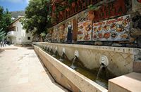 La ville de Spili en Crète. La fontaine vénitienne. Cliquer pour agrandir l'image.