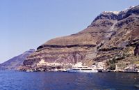 La ville de Thira à Santorin. Le vieux port. Cliquer pour agrandir l'image.
