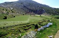 Le plateau du Lassithi en Crète. La Grande Rivière près du gouffre de Chonos. Cliquer pour agrandir l'image.