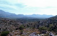 Le plateau du Lassithi en Crète. Vue vers le sud du plateau. Cliquer pour agrandir l'image.