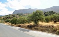 La ville de Viannos en Crète. Le massif du Dicté vu depuis Emparos. Cliquer pour agrandir l'image.