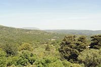 La ville de Vryssès en Crète. La plaine de l'Apokoronas et la vallée du Boutakas vus depuis Emprosneros. Cliquer pour agrandir l'image.
