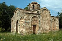 La ville de Vryssès en Crète. L'ancienne église Notre-Dame Zerviotissa à Stylos (auteur Jerzy Strzelecki). Cliquer pour agrandir l'image.
