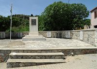 La ville de Vryssès en Crète. Le monument aux morts de Vafes. Cliquer pour agrandir l'image.