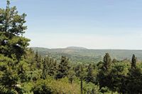 La ville de Vryssès en Crète. Vue sur l'Apokoronas depuis Vafes. Cliquer pour agrandir l'image.