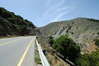 La ville de Vryssès en Crète. Le ravin de Katres au sud de Vrysses. Cliquer pour agrandir l'image.